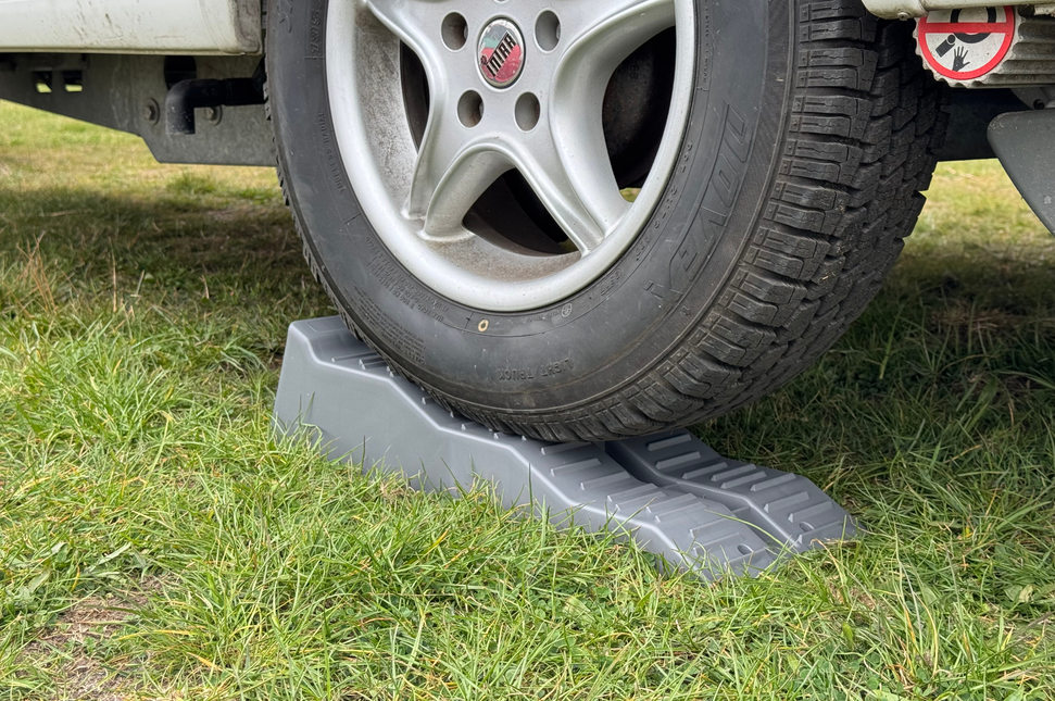 Cantonal Set van 2 grijze oprijblokken/ leveller - 565x200x130 mm - 5000 kg maximaal draagvermogen