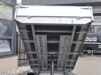 Eduard Achterwaartse kipper 310x160 cm - 2000 kg - handpomp - voorzien van 30 cm borden inclusief oprijplaten