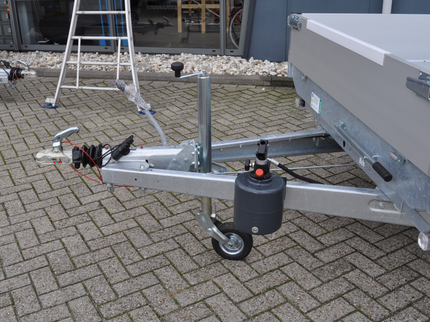 Eduard Eduard achterwaartse kipper 2700 kg bruto laadvermogen - handpomp bediening - 310x180 cm laadoppervlakte