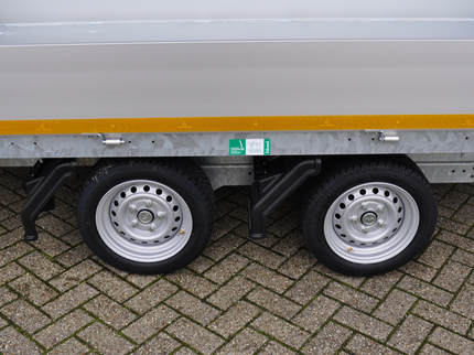 Eduard Geremde Eduard 3-zijdige kipper - 330x180 cm - 3000 kg bruto laadvermogen - elektrisch, extern laden - 63 cm laadvloerhoogte - inclusief oprijplaten & uitzetsteunen