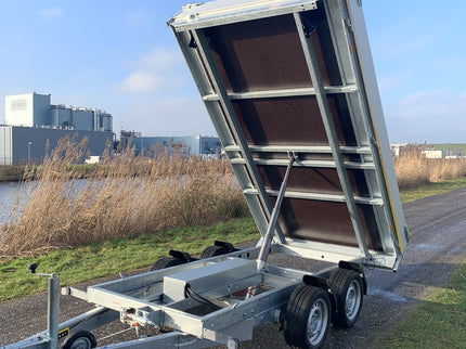 Eduard Geremde Eduard achterwaartse kipper - 310x160 cm - 2700 kg bruto laadvermogen - elektrisch, extern laden - 63 cm laadvloerhoogte - inclusief oprijplaten