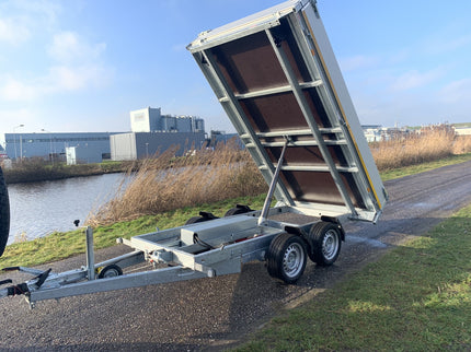 Eduard Geremde Eduard achterwaartse kipper - 310x180 cm - 3000 kg bruto laadvermogen - elektrisch, extern laden - 63 cm laadvloerhoogte - inclusief oprijplaten