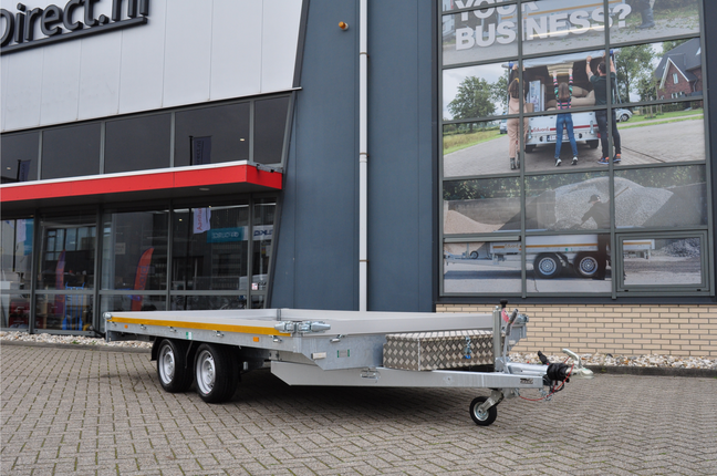 Eduard Geremde Eduard plateauwagen - 406x220 cm - 2700 kg bruto laadvermogen - 63 cm laadvloerhoogte - 10 cm borden - inclusief oprijplaten