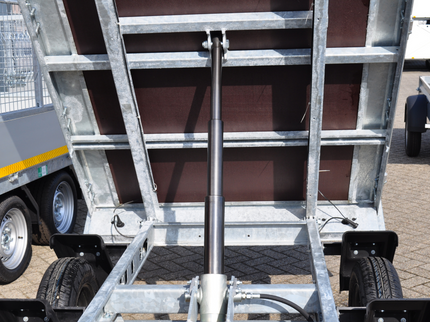 Eduard Ongeremde Eduard achterwaartse kipper - 256x150 cm - 750 kg bruto laadvermogen - handpomp - 72 cm laadvloerhoogte