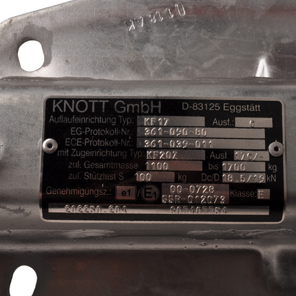 Knott Knott oplooprem aanhanger KF17-C - 1700 kg maximaal trekvermogen V-dissel aansluiting