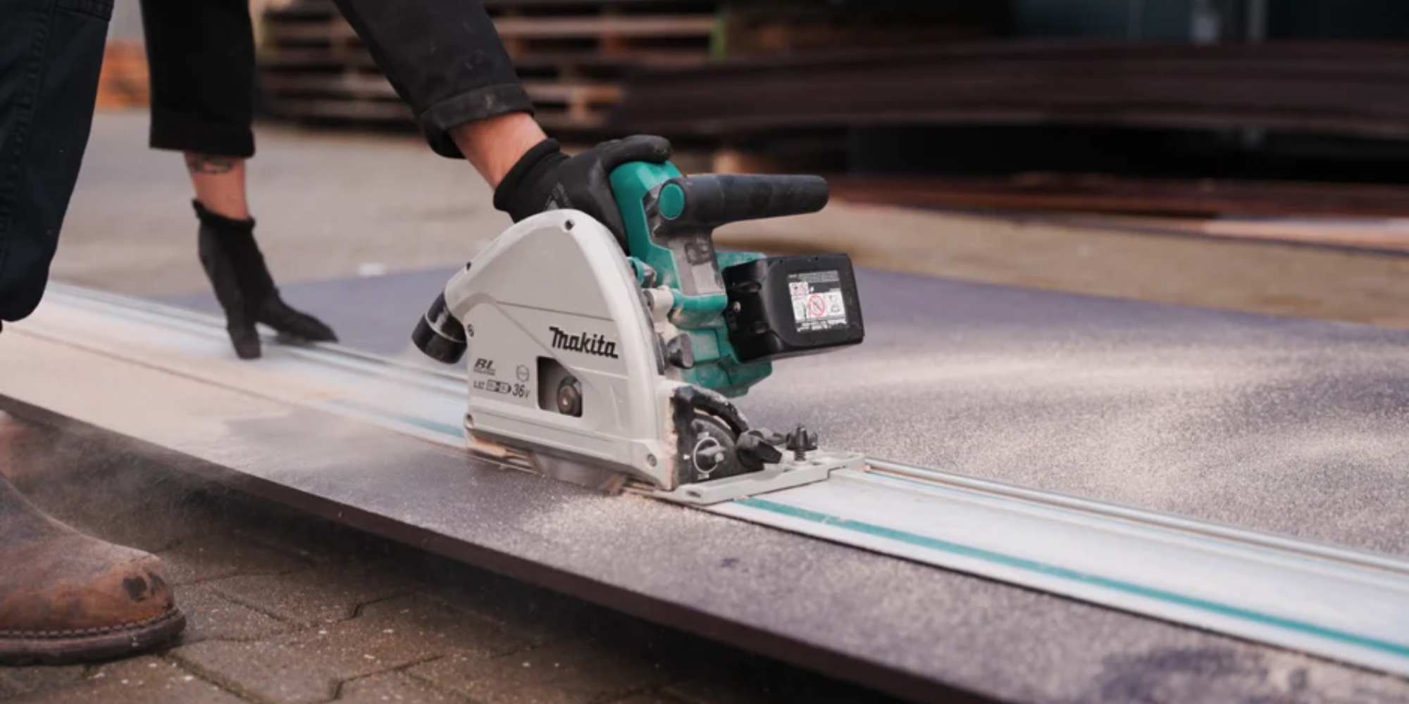 Aanhanger vloerplaten op maat laten zagen en thuis laten bezorgen!