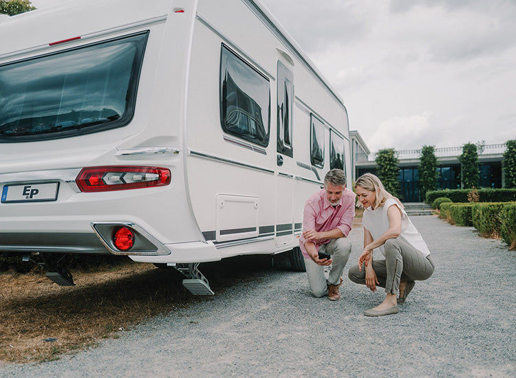 Hoe zet ik mijn caravan waterpas?