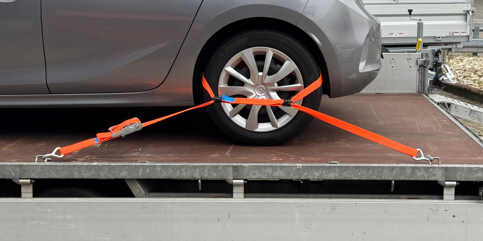 Hoe werken spanbanden en hoe zet je de lading vast op de aanhanger?