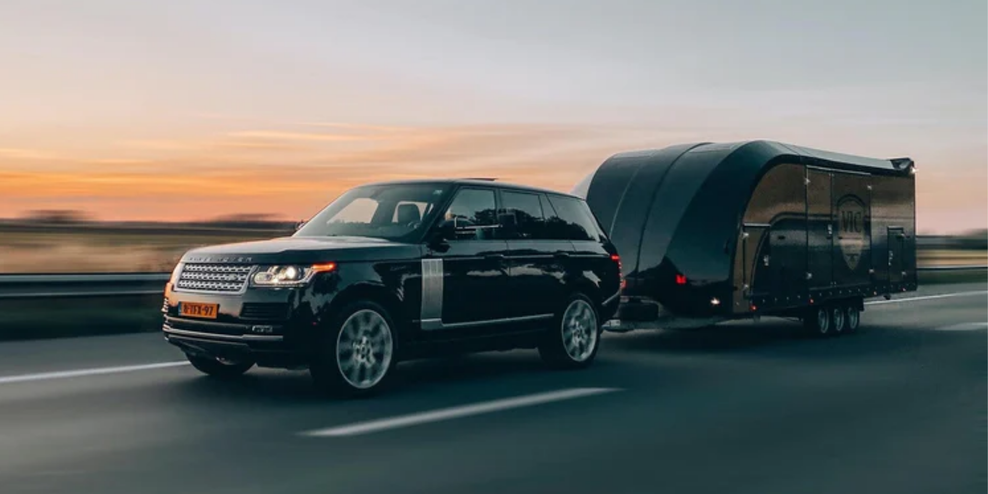 Waar moet je op letten als je met een aanhangwagen rijdt?