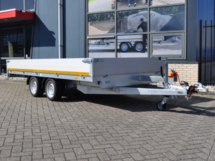 Aanhangwagendirect AWD exclusive - Geremde Eduard multitransporter - 406x200 cm - 3000 kg bruto laadvermogen - 63 cm laadvloerhoogte - 30 cm borden - inclusief oprijplaten, handlier & accessoires
