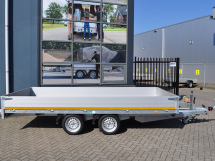 Aanhangwagendirect AWD exclusive - Geremde Eduard multitransporter - 406x200 cm - 3000 kg bruto laadvermogen - 63 cm laadvloerhoogte - 30 cm borden - inclusief oprijplaten, handlier & accessoires