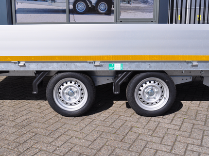 Aanhangwagendirect AWD exclusive - Geremde Eduard multitransporter - 406x200 cm - 3000 kg bruto laadvermogen - 63 cm laadvloerhoogte - 30 cm borden - inclusief oprijplaten, handlier & accessoires