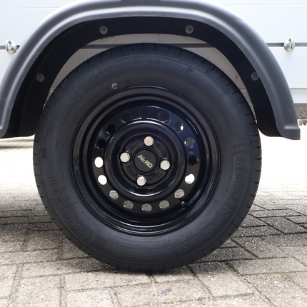 Aanhangwagendirect Compleet wiel 155R13 band + zwarte velg opel steek 4x100 - draagvermogen 500 kg - 57 mm naafdiameter