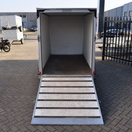 aanhangwagendirect VERHUUR Enkelasser gesloten aanhanger (750 kg) (3)