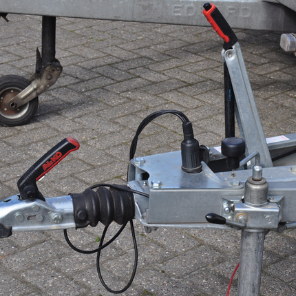 AL-KO AL-KO oplooprem aanhanger - 251S - maximaal trekvermogen: 2600 kg - V-dissel aansluiting - onderbouw