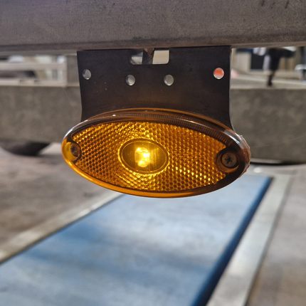 Aspock Aspock Flatpoint 2 - oranje/gele markeringslamp - connector aansluiting - LED - op houder