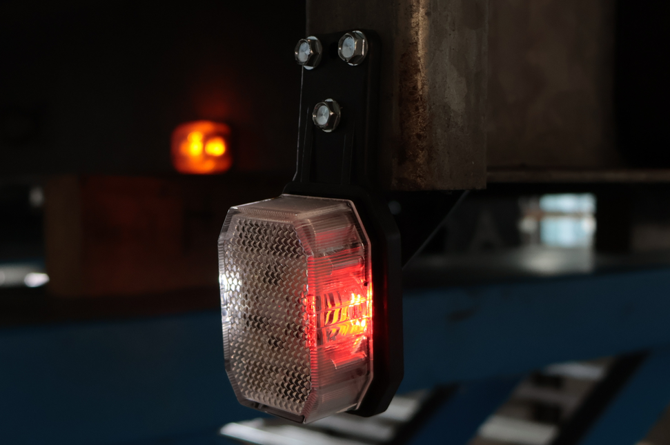 Aspock Aspock Flexipoint LED breedtelicht links - rood / wit op kleine rubber houder met 0,5m kabel