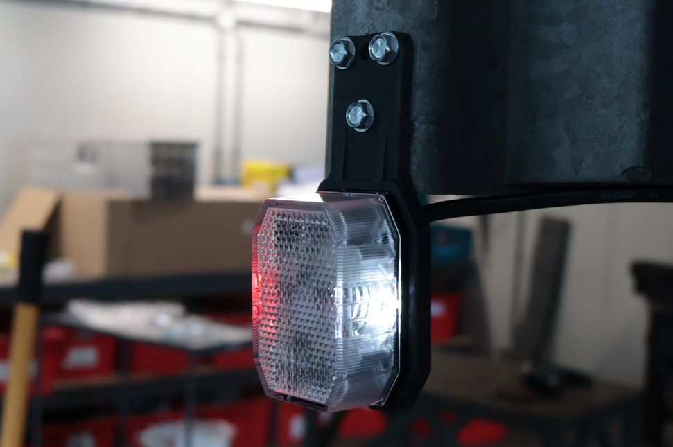 Aspock Aspock Flexipoint LED breedtelicht rechts - rood / wit op kleine rubber houder met 0,5m kabel