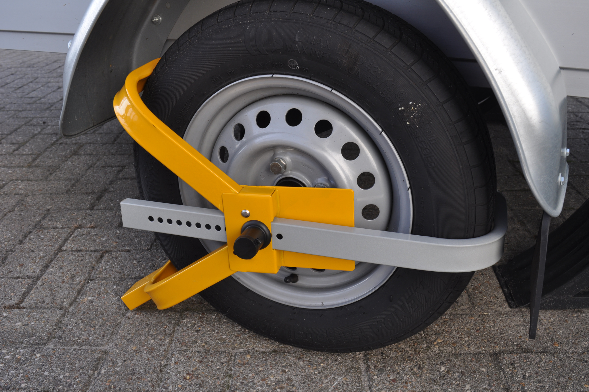 Stoplock Wielslot wielklem HG 400-00 - veilig anti-diefstalmiddel voor auto's, caravans, aanhangers en andere voertuigen met kleine wielen Stoplock Wielslot wielklem HG 400-00 - veilig anti-diefstalmiddel voor auto's, caravans, aanhangers en andere voertuigen met kleine wielen