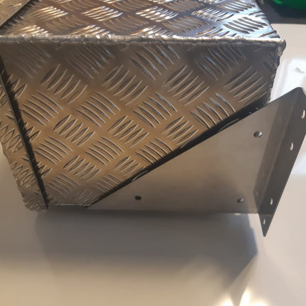 De Haan DE HAAN BOX OM - 900x250x250 mm - waterdichte en stofdichte aluminium traanplaat disselbak - voorzien van vlinderslot of t-sluiting