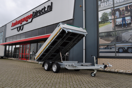 Eduard Achterwaartse kipper 310x160 cm - 2000 kg - elektrisch   voorzien van 40 cm borden en oprijplaten