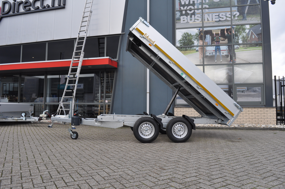 Eduard Eduard achterwaartse kipper 2700 kg bruto laadvermogen - handpomp bediening - 310x180 cm laadoppervlakte