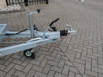 Eduard Geremde Eduard achterwaartse kipper - 256x150 cm - 2700 kg bruto laadvermogen - handpomp - 72 cm laadvloerhoogte - dubbelasser