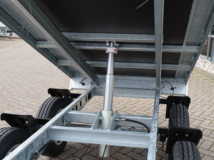 Eduard Geremde Eduard achterwaartse kipper - 256x150 cm - 2700 kg bruto laadvermogen - handpomp - 72 cm laadvloerhoogte - dubbelasser