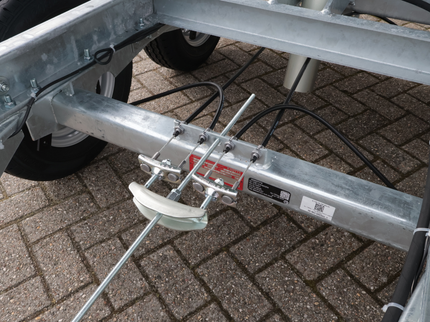 Eduard Geremde Eduard achterwaartse kipper - 256x150 cm - 2700 kg bruto laadvermogen - handpomp - 72 cm laadvloerhoogte - dubbelasser