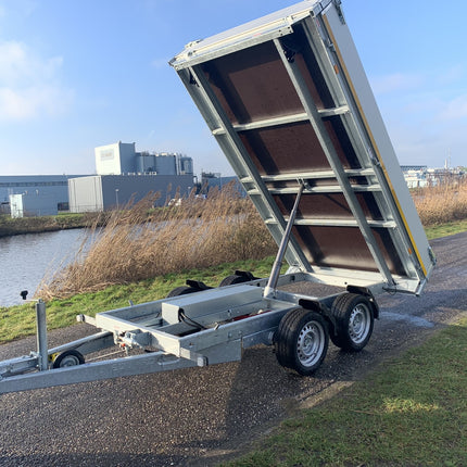 Eduard Geremde Eduard achterwaartse kipper - 310x180 cm - 3000 kg bruto laadvermogen - elektrisch, extern laden - 63 cm laadvloerhoogte - inclusief oprijplaten