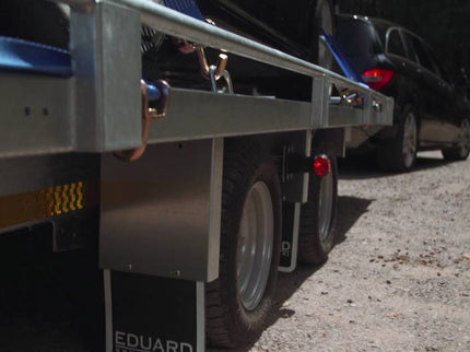 Eduard Geremde Eduard autotransporter - 406x200 cm - 2500 kg bruto laadvermogen - 72 cm laadvloerhoogte - 10 cm reling - inclusief lier en oprijplaten