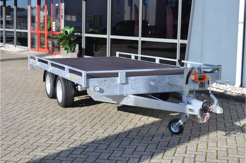 Eduard Geremde Eduard autotransporter - 406x200 cm - 2700 kg bruto laadvermogen - 63 cm laadvloerhoogte - 10 cm reling - inclusief lier en oprijplaten