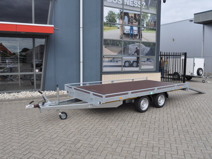 Eduard Geremde Eduard autotransporter - 406x200 cm - 3000 kg bruto laadvermogen - 63 cm laadvloerhoogte - 10 cm hoge reling - inclusief oprijplaten