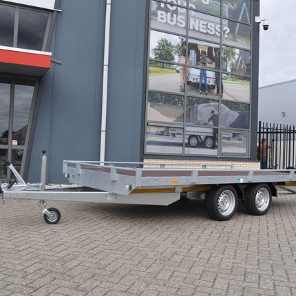 Eduard Geremde Eduard autotransporter - 406x200 cm - 3000 kg bruto laadvermogen - 63 cm laadvloerhoogte - 10 cm hoge reling - inclusief oprijplaten