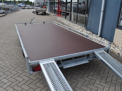 Eduard Geremde Eduard autotransporter - 406x200 cm - 3000 kg bruto laadvermogen - 63 cm laadvloerhoogte - 10 cm hoge reling - inclusief oprijplaten