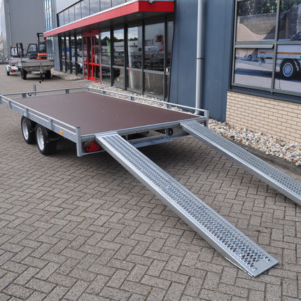 Eduard Geremde Eduard autotransporter - 406x200 cm - 3000 kg bruto laadvermogen - 63 cm laadvloerhoogte - 10 cm hoge reling - inclusief oprijplaten