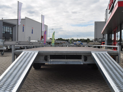 Eduard Geremde Eduard autotransporter - 406x200 cm - 3000 kg bruto laadvermogen - 63 cm laadvloerhoogte - 10 cm hoge reling - inclusief oprijplaten