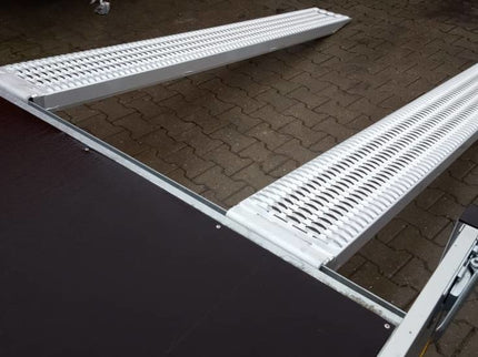 Eduard Geremde Eduard autotransporter - 406x220 cm - 3500 kg bruto laadvermogen - 63 cm laadvloerhoogte - inclusief lier en oprijplaten - vlakke opbouw