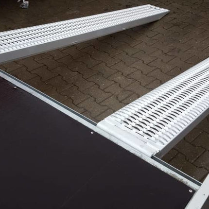 Eduard Geremde Eduard autotransporter - 606x200 cm - 3500 kg bruto laadvermogen - 63 cm laadvloerhoogte - inclusief lier en oprijplaten