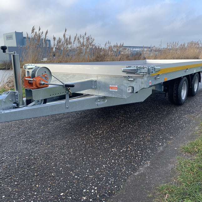 Eduard Geremde Eduard multitransporter - 406x180 cm - 2700 kg bruto laadvermogen - 56 cm laadvloerhoogte - 10 cm borden - inclusief oprijplaten en handlier