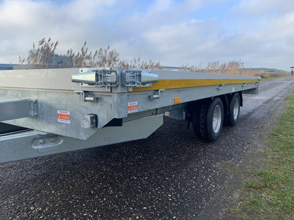 Eduard Geremde Eduard multitransporter - 406x180 cm - 2700 kg bruto laadvermogen - 56 cm laadvloerhoogte - 10 cm borden - inclusief oprijplaten en handlier