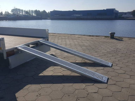 Eduard Geremde Eduard multitransporter - 406x200 cm - 2000 kg bruto laadvermogen - 63 cm laadvloerhoogte - 30 cm borden - inclusief oprijplaten en handlier