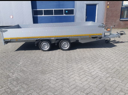 Eduard Geremde Eduard multitransporter - 406x200 cm - 2700 kg bruto laadvermogen - 63 cm laadvloerhoogte - 40 cm borden - inclusief oprijplaten en handlier