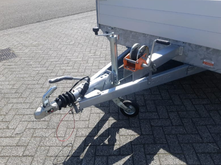 Eduard Geremde Eduard multitransporter - 406x200 cm - 2700 kg bruto laadvermogen - 63 cm laadvloerhoogte - 40 cm borden - inclusief oprijplaten en handlier