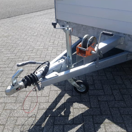 Eduard Geremde Eduard multitransporter - 406x200 cm - 2700 kg bruto laadvermogen - 63 cm laadvloerhoogte - 40 cm borden - inclusief oprijplaten en handlier