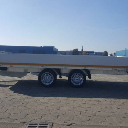 Eduard Geremde Eduard multitransporter - 406x220 cm - 3000 kg bruto laadvermogen - 63 cm laadvloerhoogte - 30 cm borden - inclusief oprijplaten en handlier