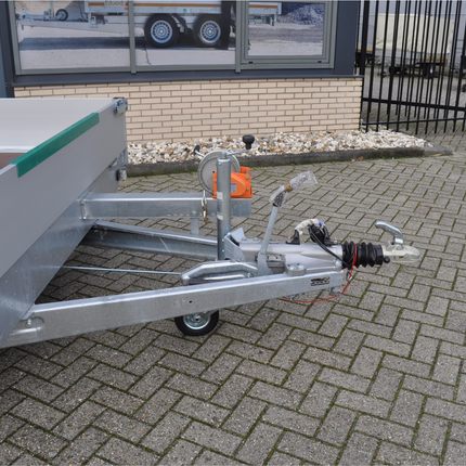 Eduard Geremde Eduard multitransporter - 406x220 cm - 3500 kg bruto laadvermogen - 63 cm laadvloerhoogte - 30 cm borden - inclusief oprijplaten en handlier - tridem asser
