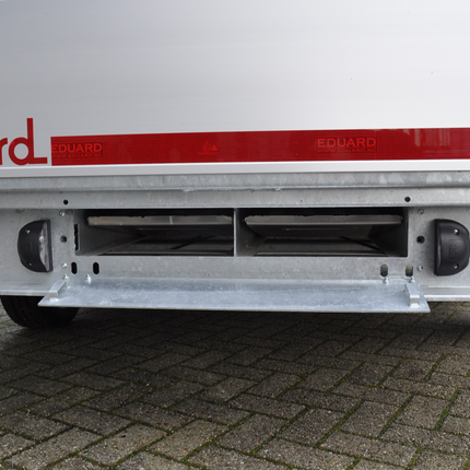 Eduard Geremde Eduard multitransporter - 406x220 cm - 3500 kg bruto laadvermogen - 63 cm laadvloerhoogte - 30 cm borden - inclusief oprijplaten en handlier - tridem asser