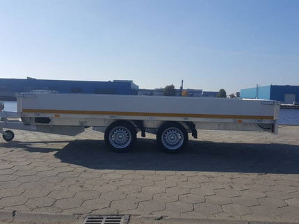Eduard Geremde Eduard multitransporter - 406x220 cm - 3500 kg bruto laadvermogen - 63 cm laadvloerhoogte - 30 cm borden - inclusief oprijplaten en handlier