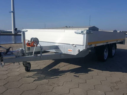 Eduard Geremde Eduard multitransporter - 406x220 cm - 3500 kg bruto laadvermogen - 63 cm laadvloerhoogte - 30 cm borden - inclusief oprijplaten en handlier